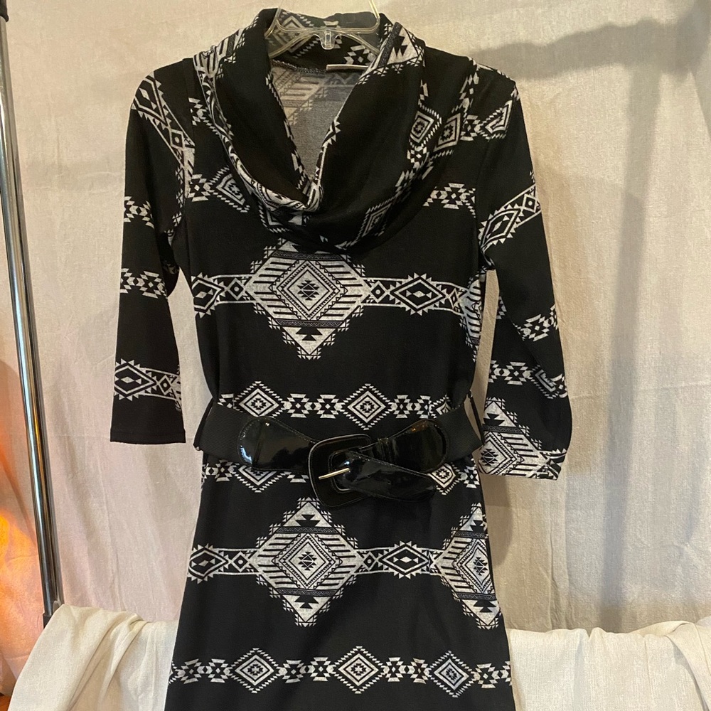 EUC Bobbie Brooks black/white print sweater dress with 3/4 sleeves.